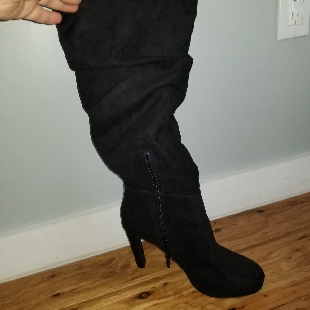 Boots size 8.5 absolutley gorgeous